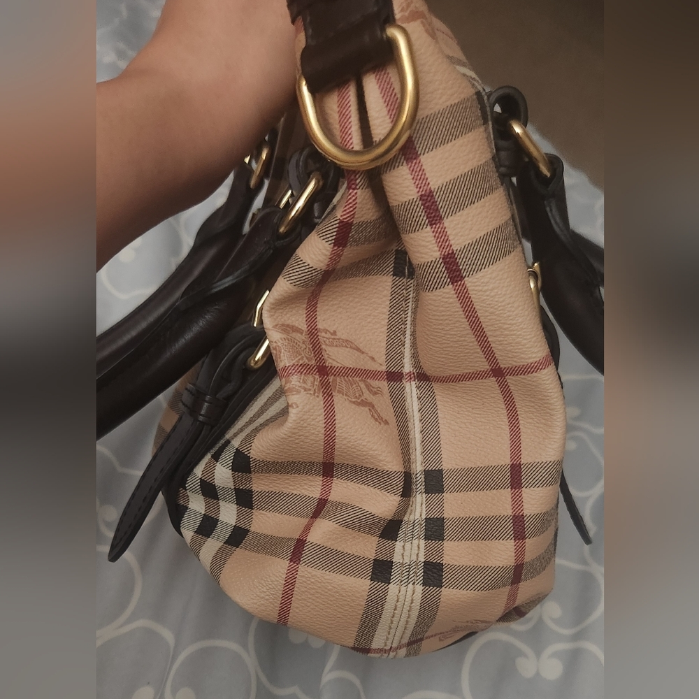 Authentic Burberry checkered bag - Picture 6 of 8